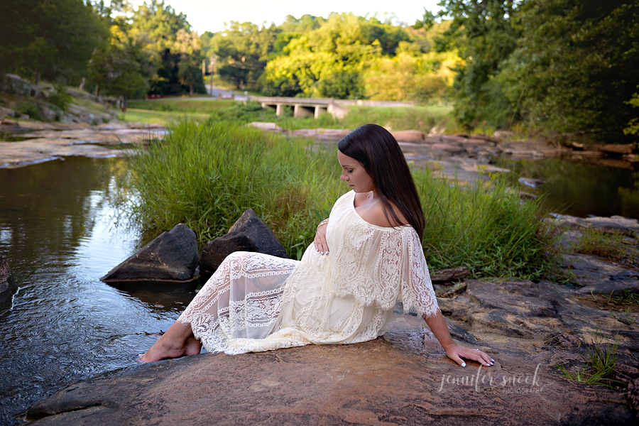outdoor maternity pictures near me